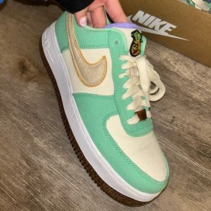 nike tennis shoes!! ONLY WORN ONCE